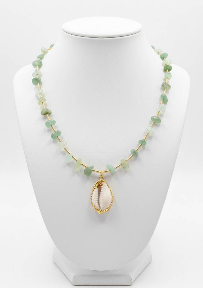 Green Corwie shell necklace