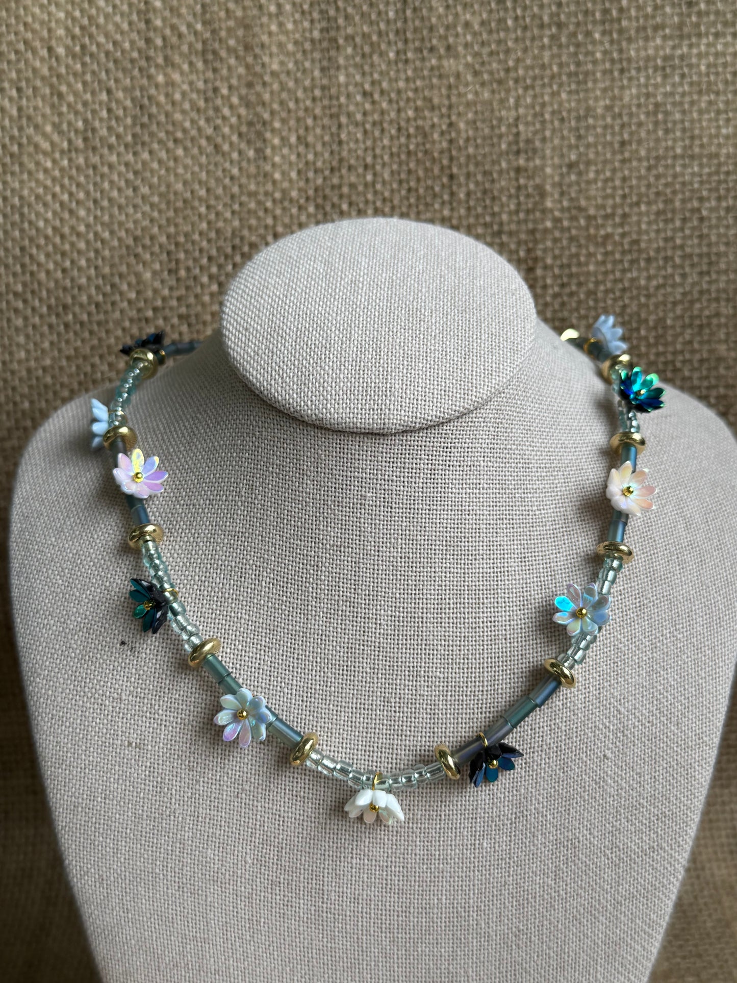 Blue tone flower beaded necklace