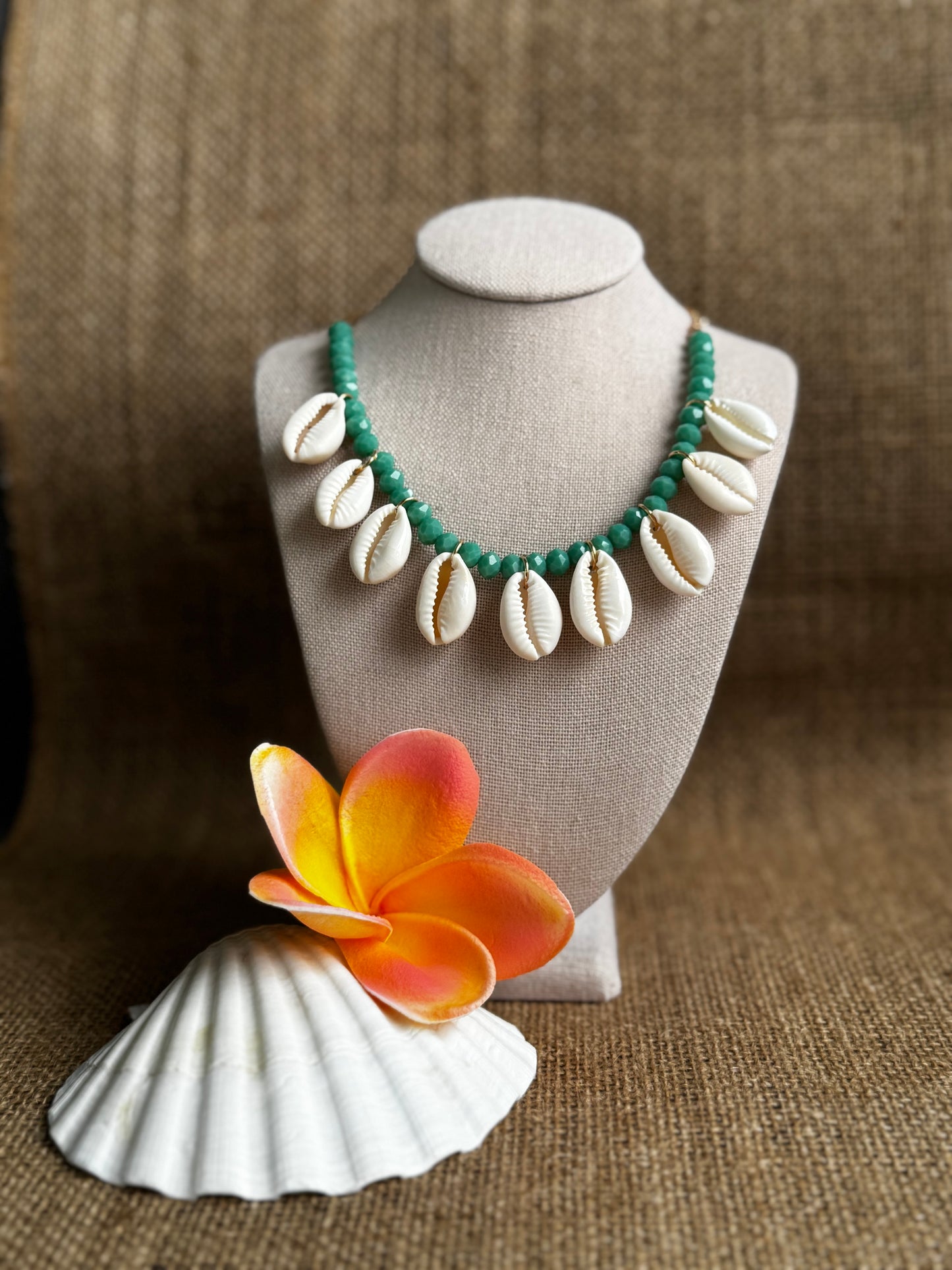 Green Corwie shell crystal beaded necklace
