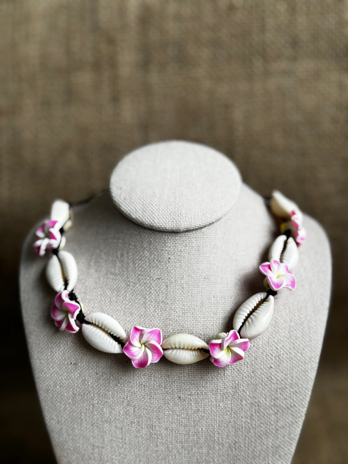 Pink flower Corwie shell ajustable necklace