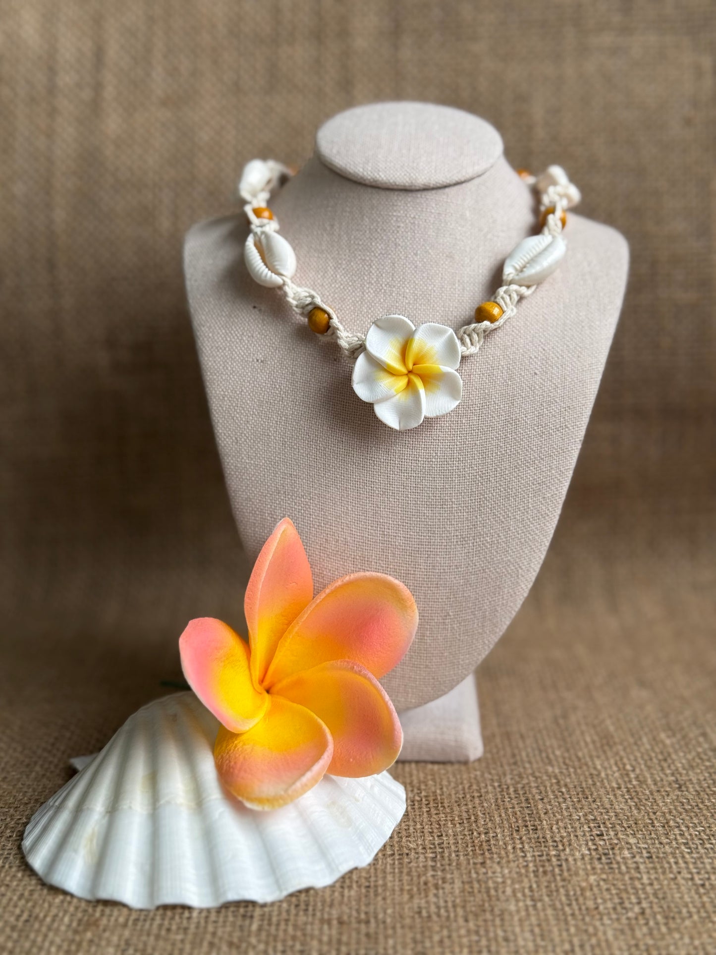 White large macrame flower necklace