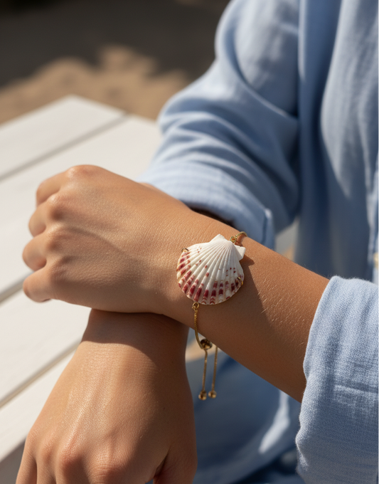 Gold pull string seashell bracelet