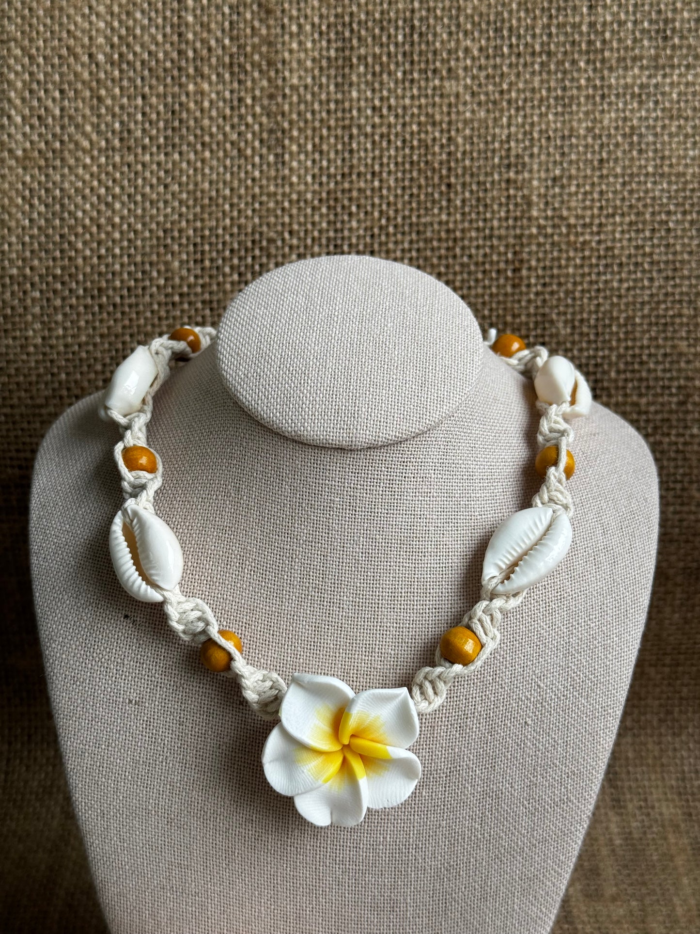 White large macrame flower necklace
