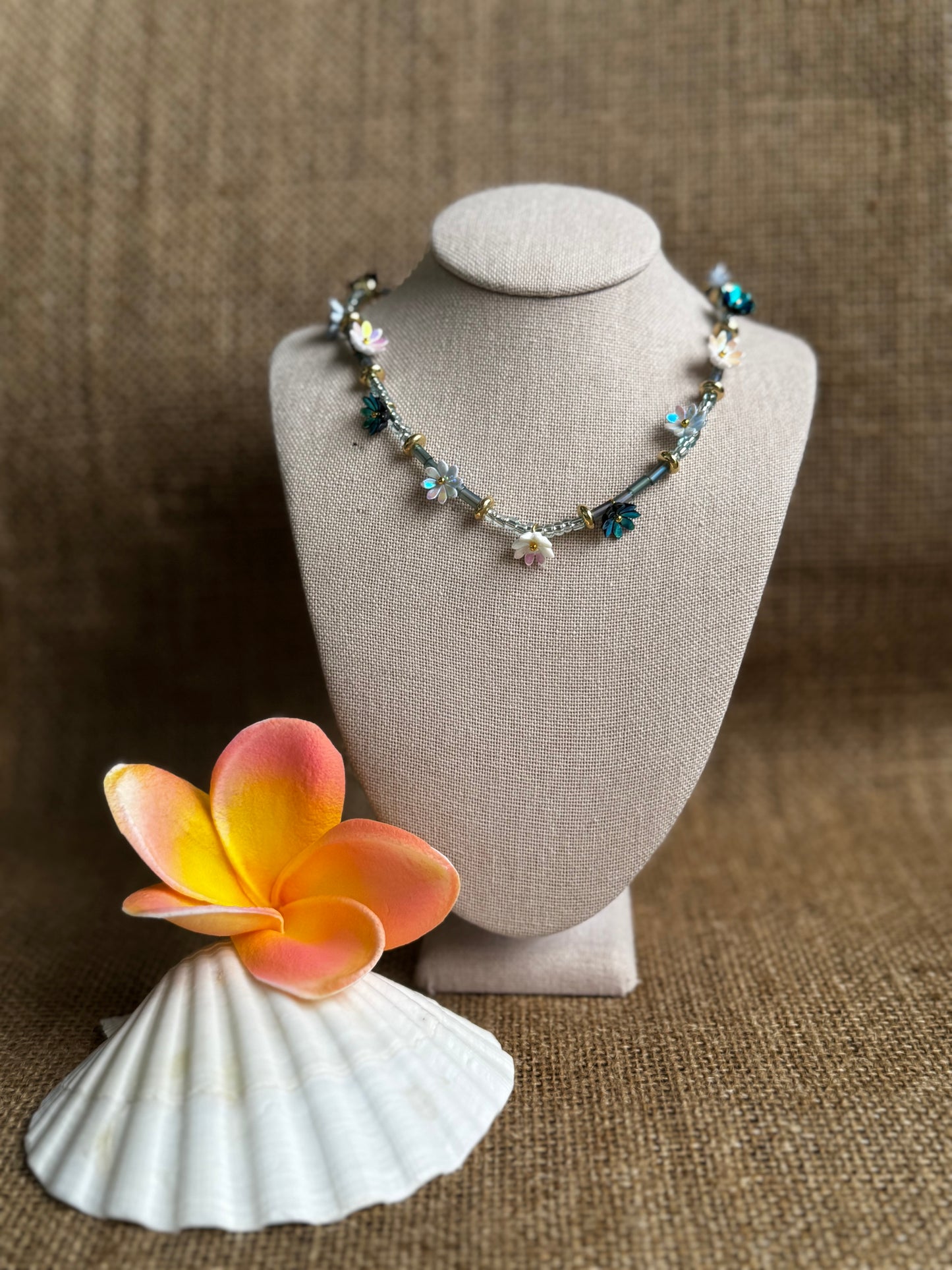 Blue tone flower beaded necklace