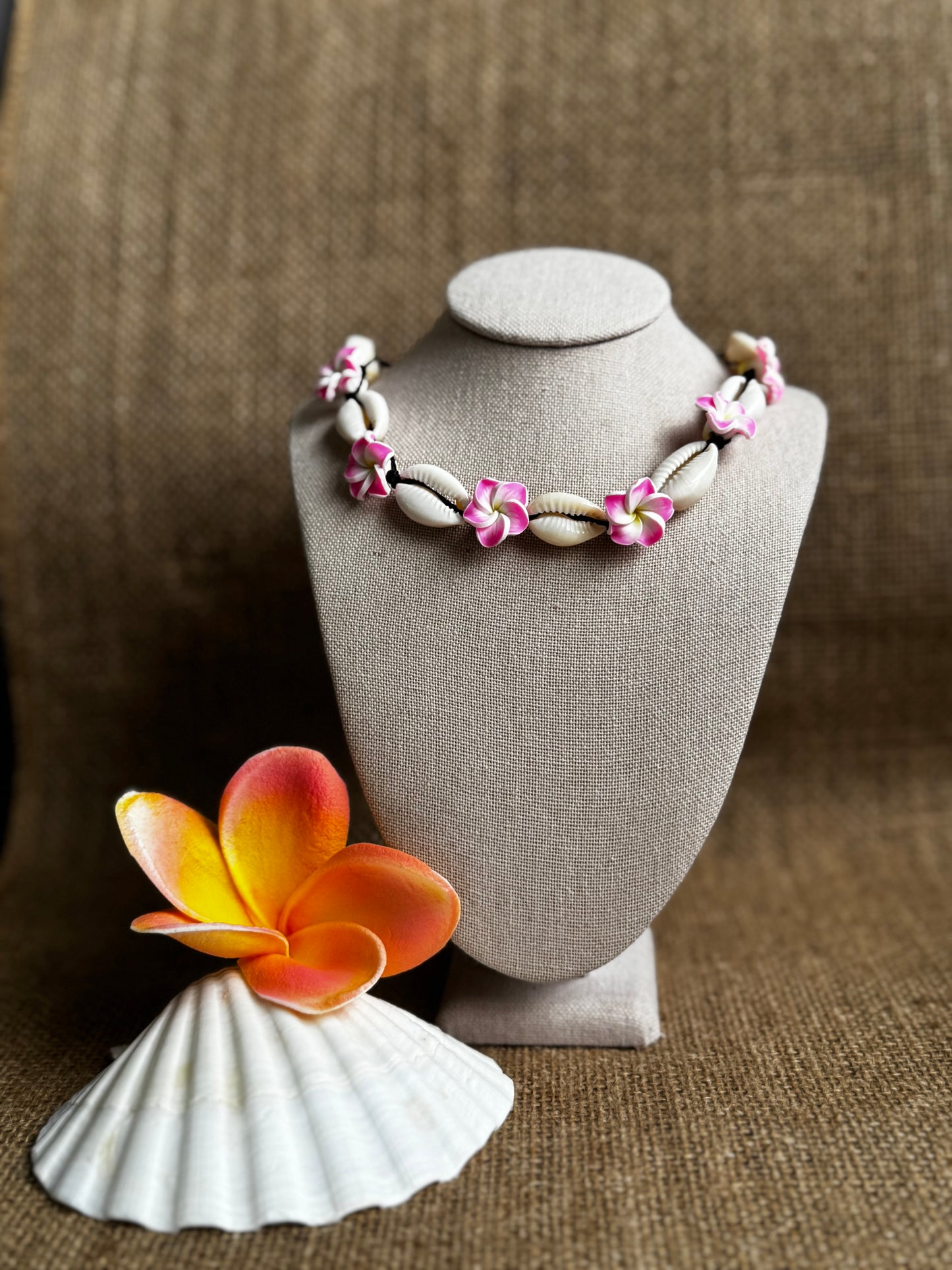 Pink flower Corwie shell ajustable necklace
