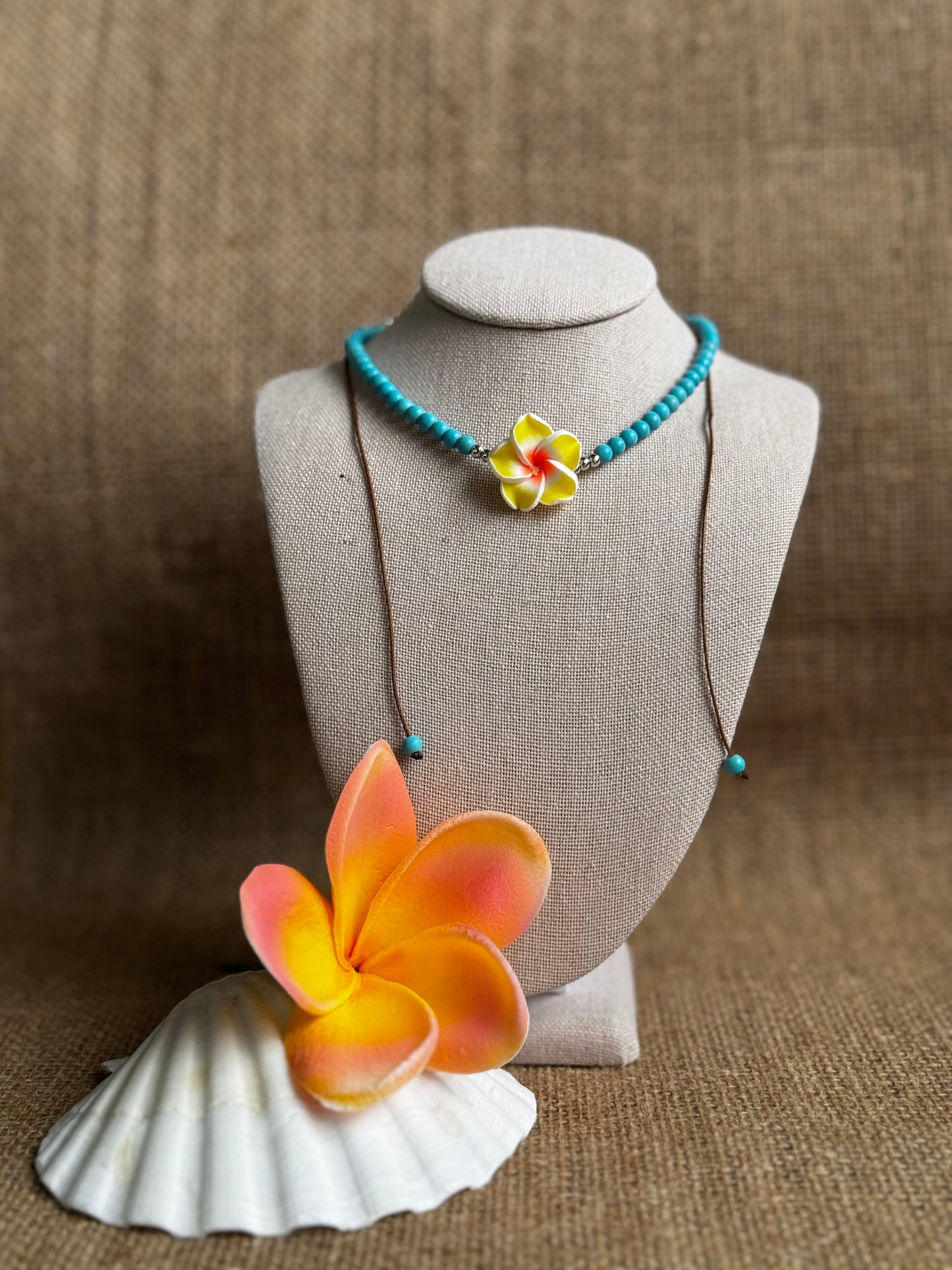 Blue yellow flower beaded ajustable necklace